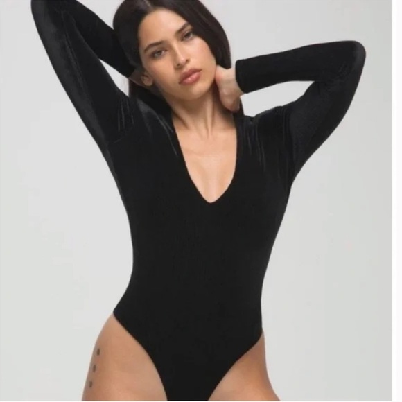 Good American All-Day Long Black Ribbed Velvet Bodysuit Size 2 - Picture 1 of 8